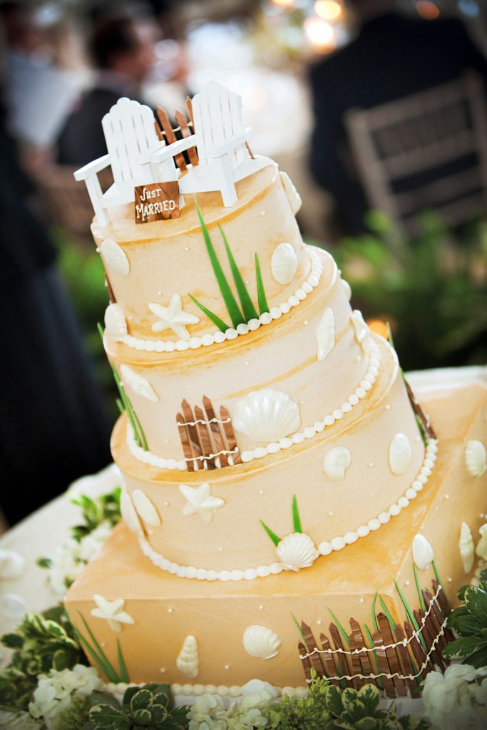 PB_Weddings_Cake_Beach_Scene