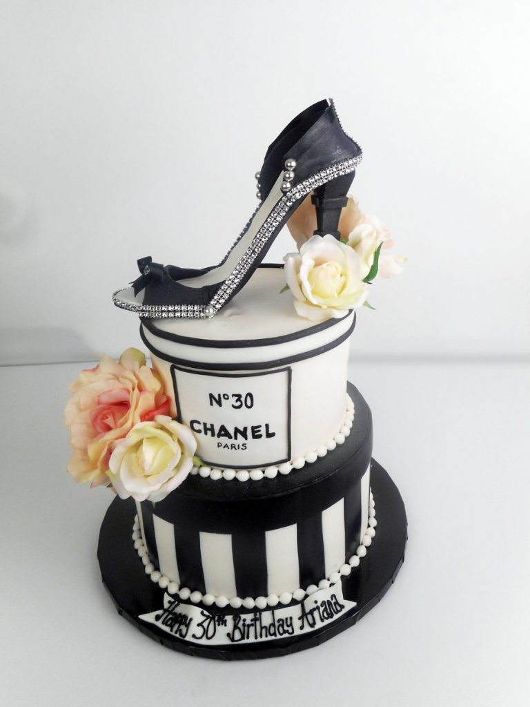 chanel-2-tier-cake-with-a-heel